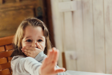 Dlaczego dziecko nie chce rozmawiać w języku obcym, mimo że zna podstawowe słowa i zwroty?